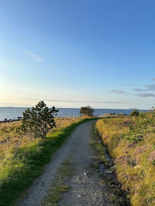 Charming House In Ulsteinvik With Free Parking Villa Luaran gambar