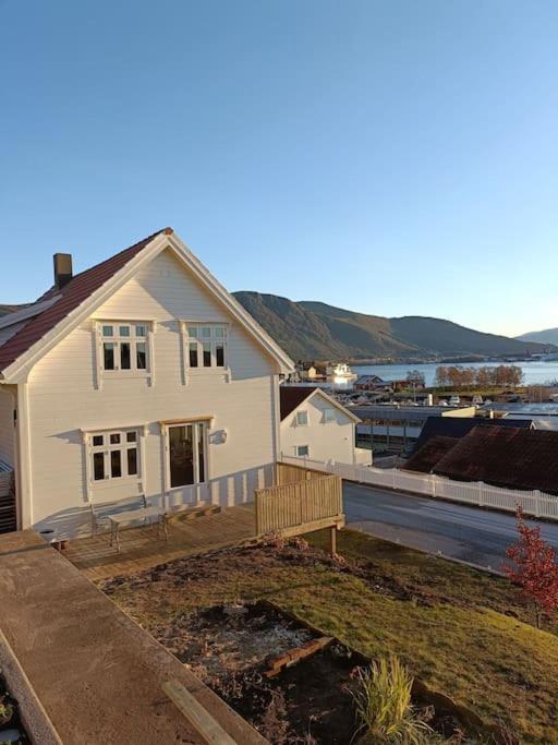 Charming House In Ulsteinvik With Free Parking Villa Luaran gambar