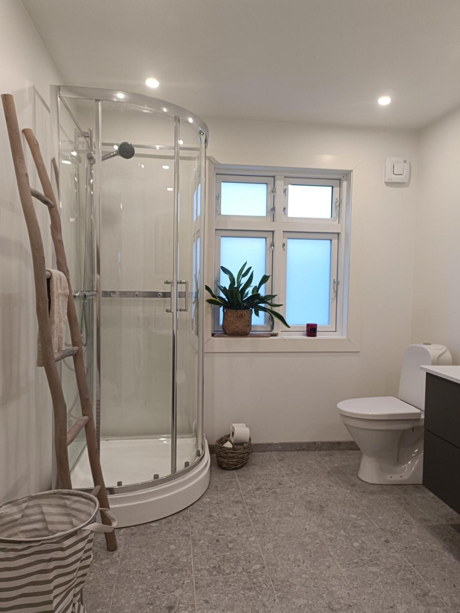 Charming House In Ulsteinvik With Free Parking Villa Luaran gambar