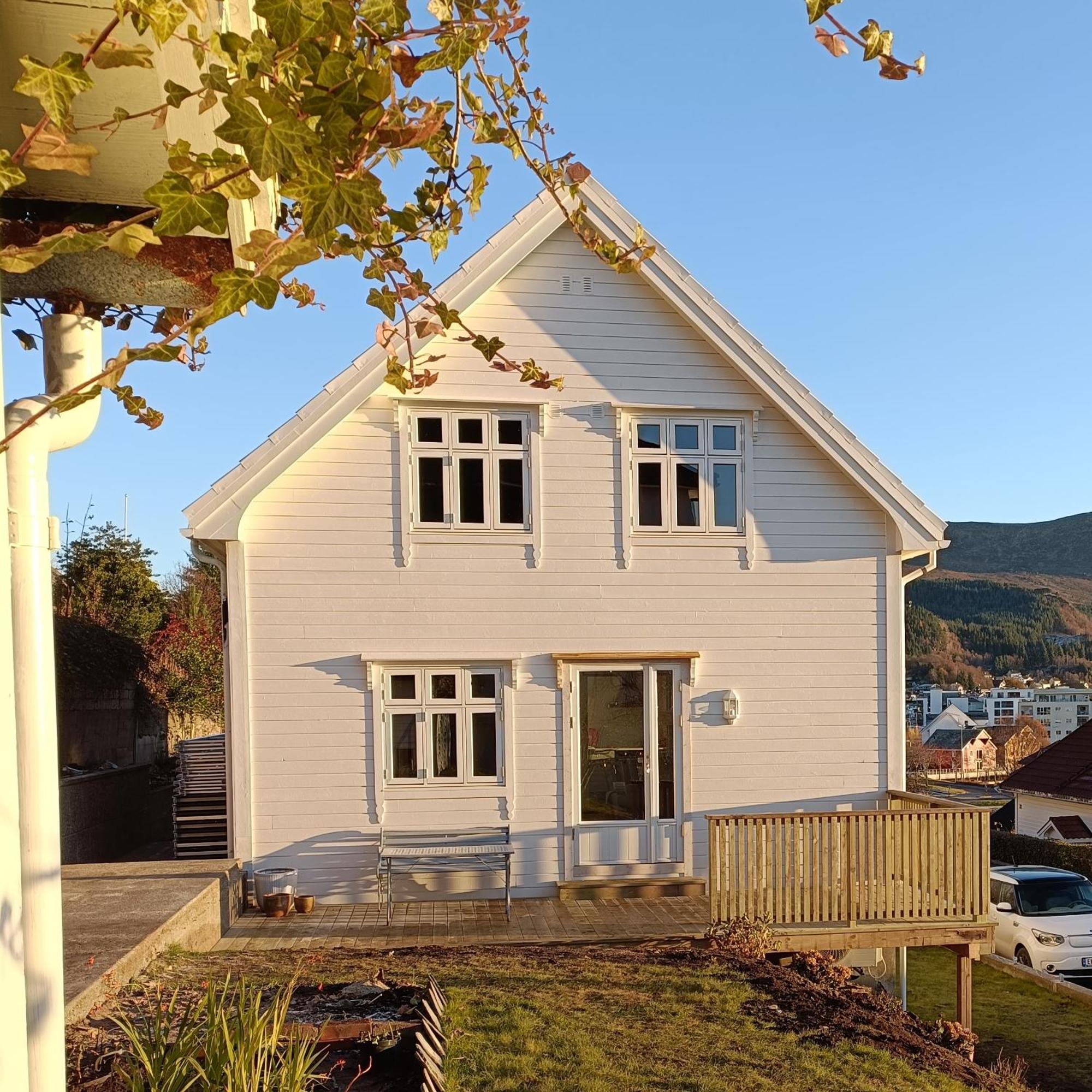 Charming House In Ulsteinvik With Free Parking Villa Luaran gambar